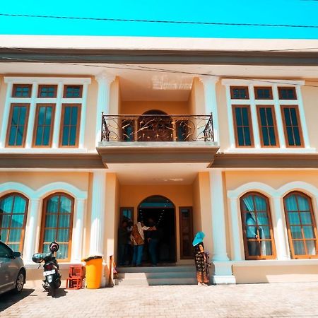 Bluefire Homestay Syariah Бануванги Екстериор снимка